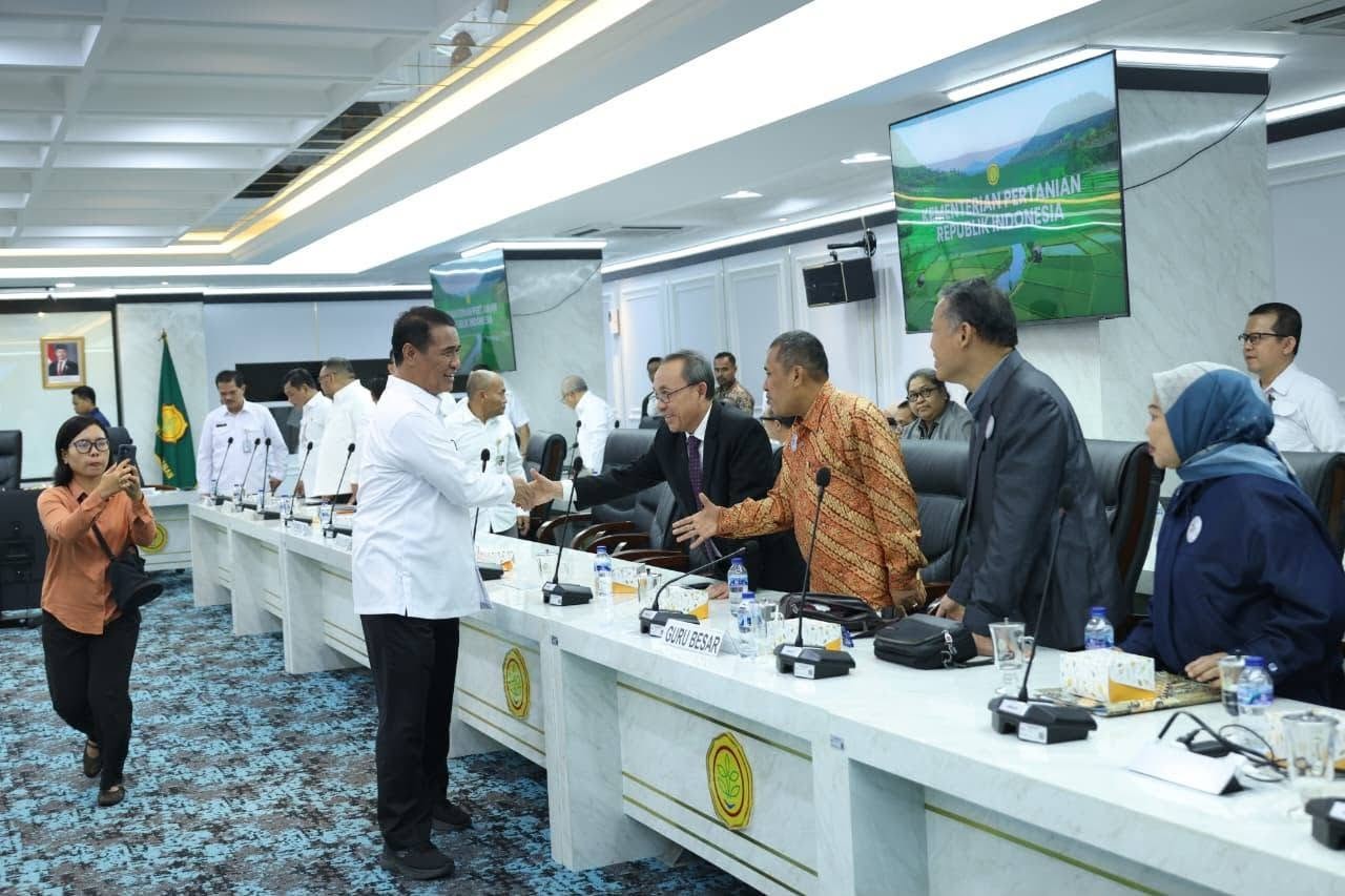 Mentan Amran Temui Peternak, Siapkan Sejumlah Langkah Lindungi Harga Telur dan Peternak Rakyat